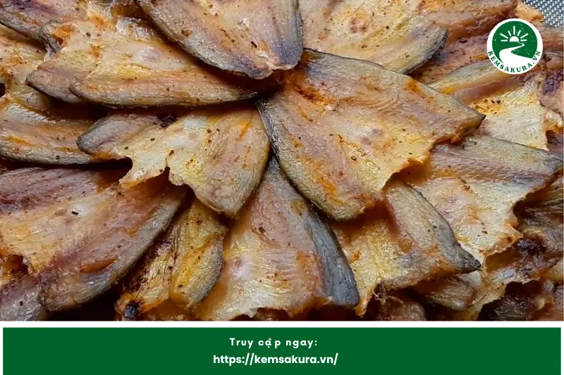 Chi phí phát sinh và mua sắm quà lưu niệm