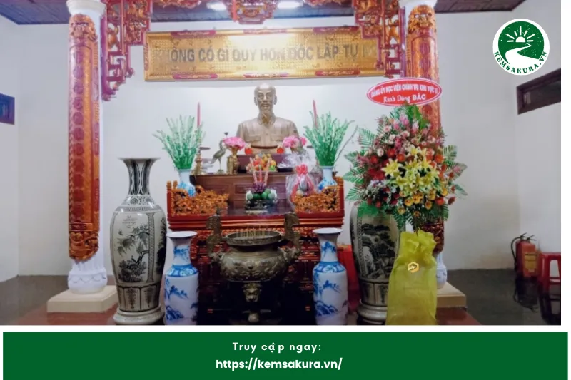 Đền thờ Bác Hồ trong lòng du khách và người dân địa phương