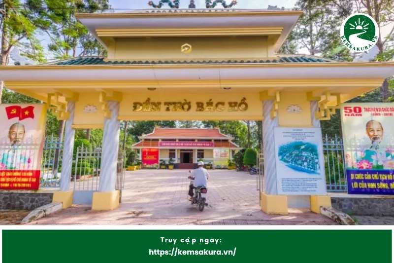 Đền thờ Bác Hồ xã Lương Tâm