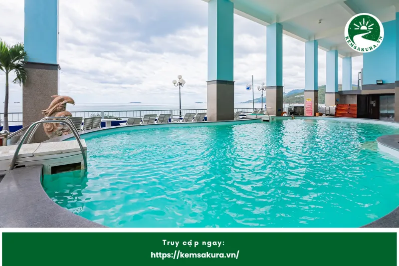 Hồ bơi khách sạn và resort tại Hậu Giang